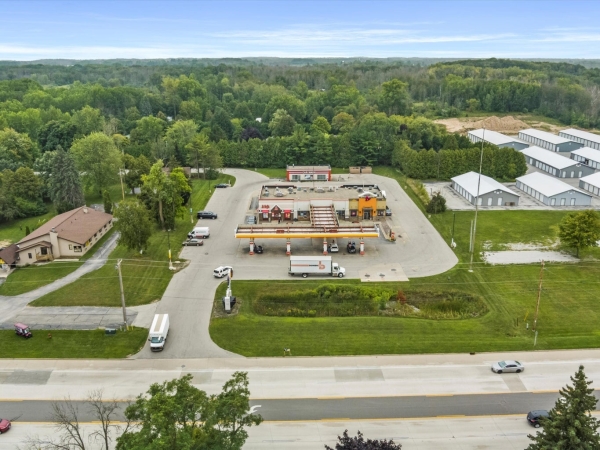 Listing Image #2 - Retail for sale at 1331 Green Bay Rd, Sturgeon Bay WI 54235