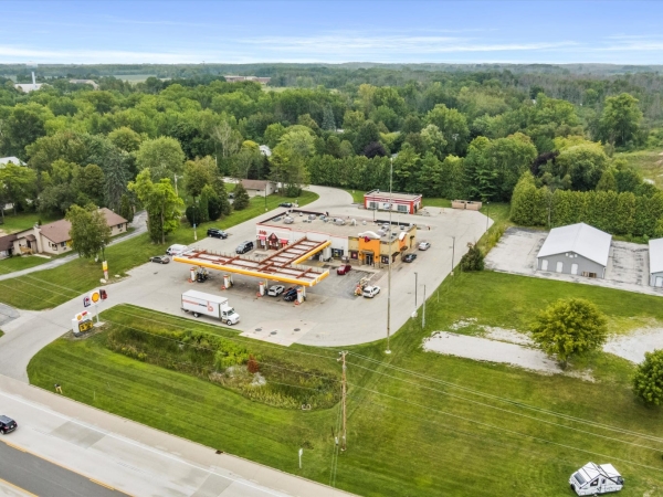 Listing Image #3 - Retail for sale at 1331 Green Bay Rd, Sturgeon Bay WI 54235