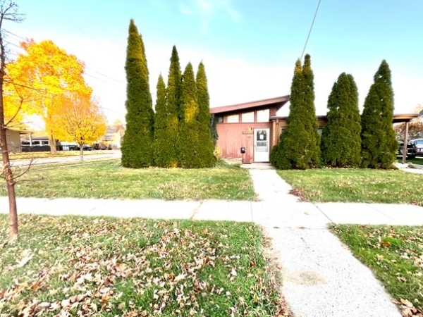 Listing Image #2 - Office for sale at 106 N Marquette Street, Durand MI 48429