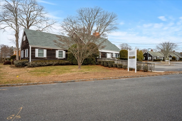Listing Image #2 - Office for sale at 315 Meeting House Lane, Southampton NY 11968