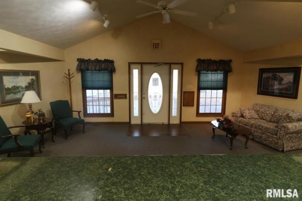 Listing Image #3 - Office for sale at 200 E Diaz St, Herrin IL 62948