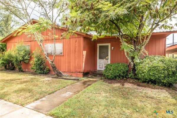 Listing Image #2 - Others for sale at 1017 Saint Vincent Street, Gonzales TX 78629