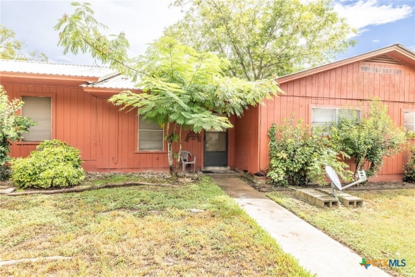 Listing Image #3 - Others for sale at 1017 Saint Vincent Street, Gonzales TX 78629