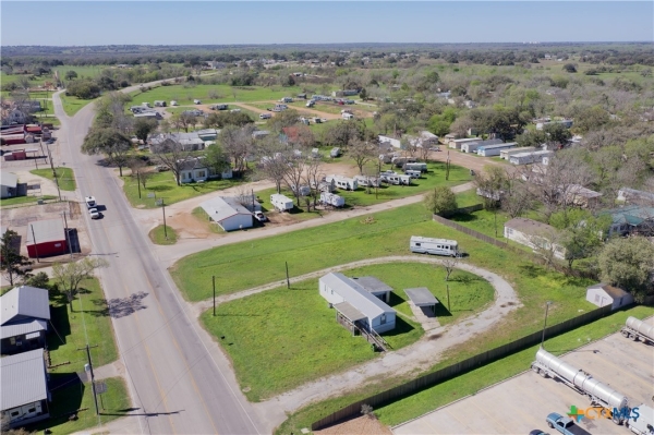 Listing Image #3 - Others for sale at 806 S Esplanade Street, Cuero TX 77954