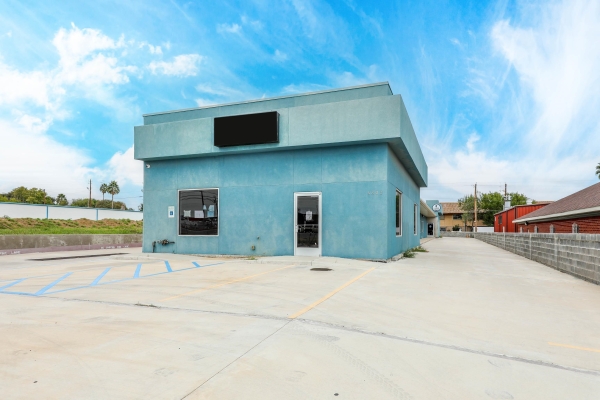 Listing Image #3 - Retail for sale at 4302 Saunders St, LAREDO TX 78041