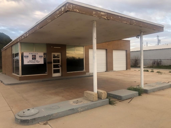 Listing Image #1 - Retail for sale at 330 N Main St, San Angelo TX 76903