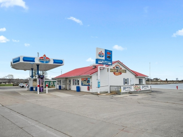 Listing Image #1 - Retail for sale at 202 Milwaukee ST, Kewaunee WI 54216