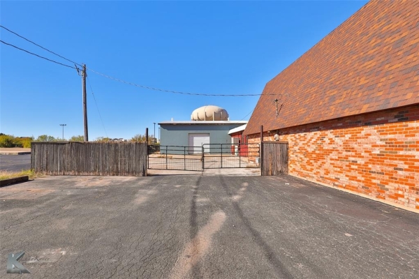 Listing Image #2 - Industrial for sale at 1402 S Clack Street, Abilene TX 79605