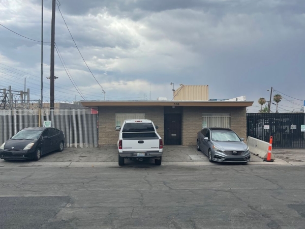 Listing Image #2 - Industrial for sale at 302 W Saint Louis Ave, Las Vegas NV 89102