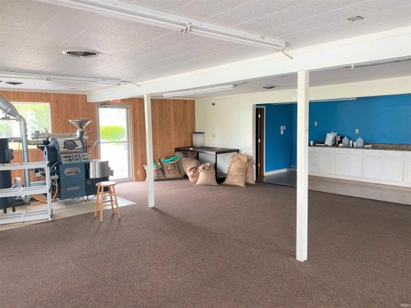 Listing Image #2 - Retail for sale at 801 S Walnut Street, Hartford City IN 47348