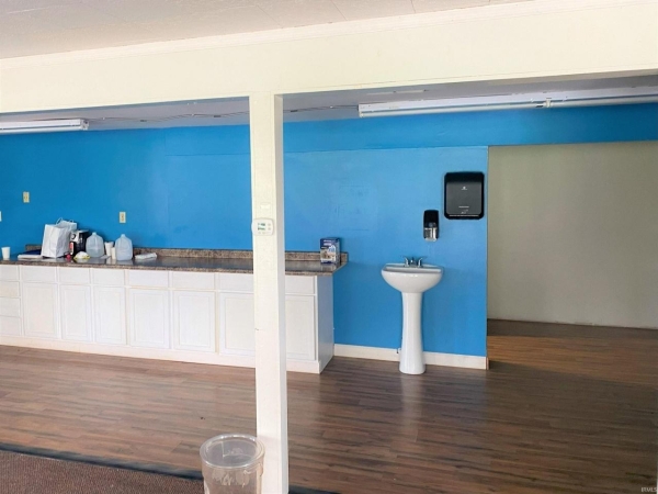 Listing Image #3 - Retail for sale at 801 S Walnut Street, Hartford City IN 47348