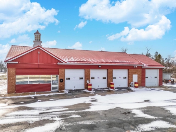 Listing Image #1 - Retail for sale at 301 S Chestnut Street, Leroy IL 61752