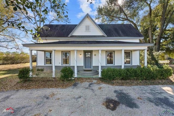 Listing Image #1 - Others for sale at 1420 Shelbyville St., Center TX 85935