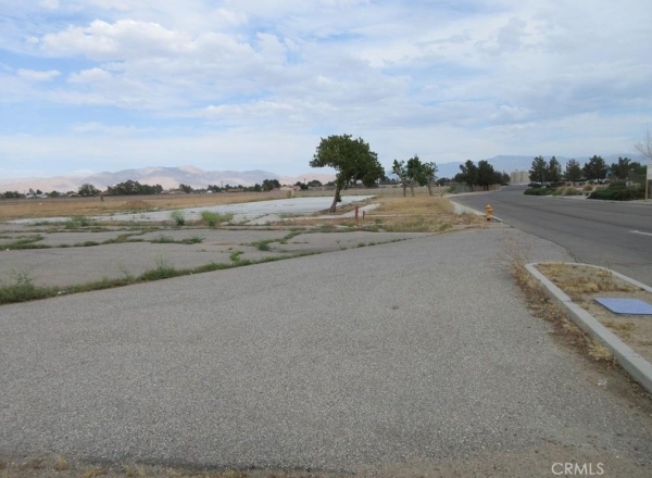Listing Image #3 - Land for sale at 15001 Bass Hill Rd, Apple Valley CA 92307