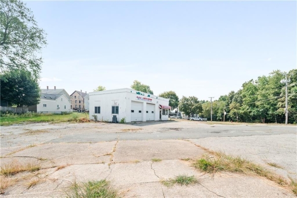 Listing Image #3 - Others for sale at 471 Arnold, Woonsocket RI 02895