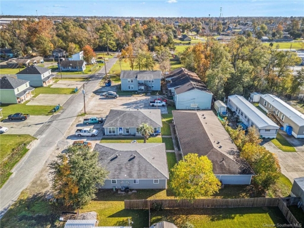 Listing Image #2 - Multi-family for sale at 2505 Rhua Drive, Sulphur LA 70663