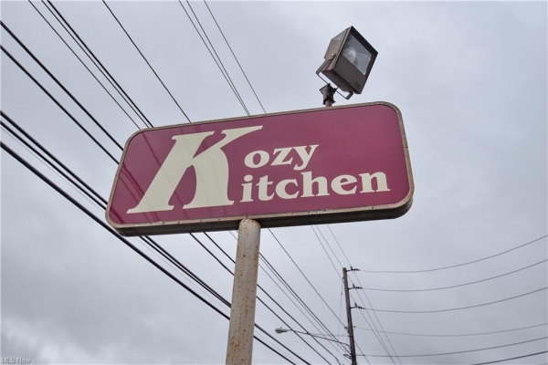 Listing Image #2 - Retail for sale at 2723 ELM ROAD NE, WARREN OH 44484