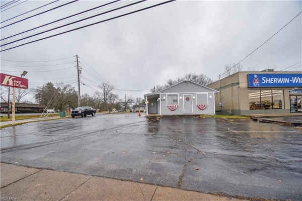Listing Image #3 - Retail for sale at 2723 ELM ROAD NE, WARREN OH 44484