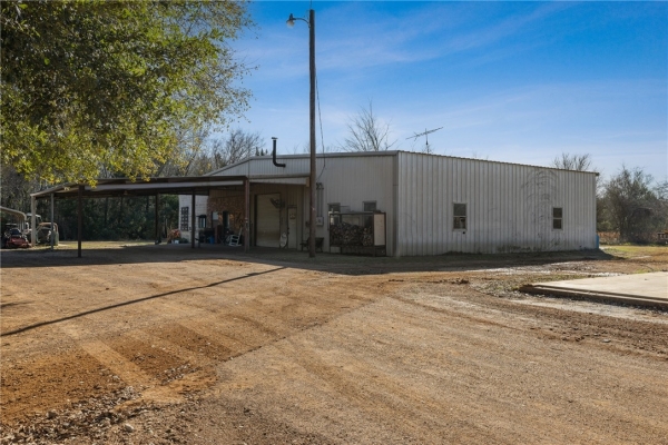 Listing Image #1 - Others for sale at 301 Cooks Lane, Franklin TX 77856