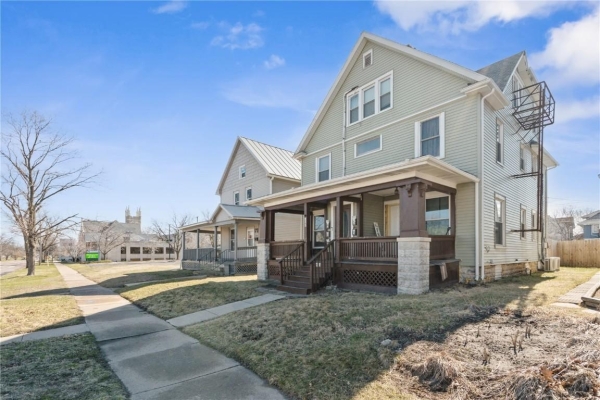 Listing Image #2 - Multi-family for sale at 1249 3rd Avenue Se, Cedar Rapids IA 52403