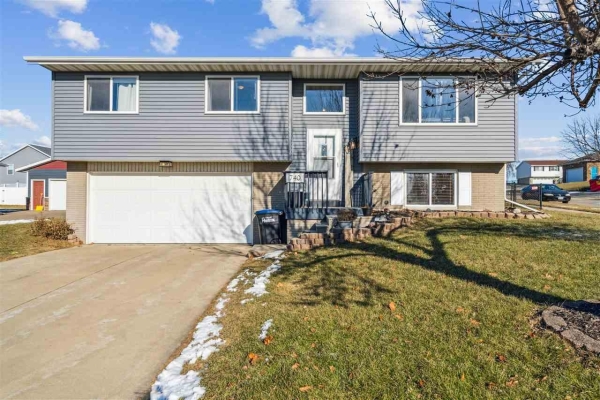 Listing Image #1 - Others for sale at 740 Deerfield Dr, Marion IA 52302