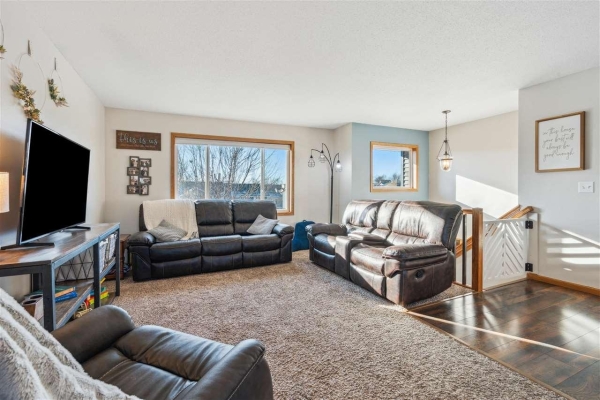 Listing Image #3 - Others for sale at 740 Deerfield Dr, Marion IA 52302