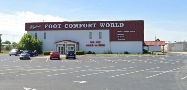 Listing Image #1 - Office for sale at 5115 Oak Grove Rd, Evansville IN 47715