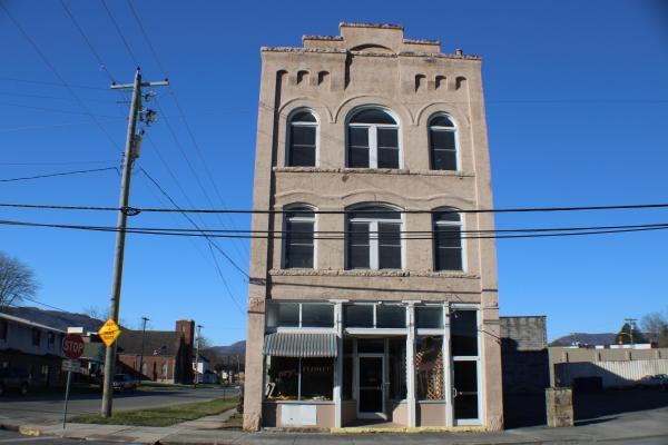 Listing Image #1 - Others for sale at 132 South 21st Street, Middlesboro KY 40965
