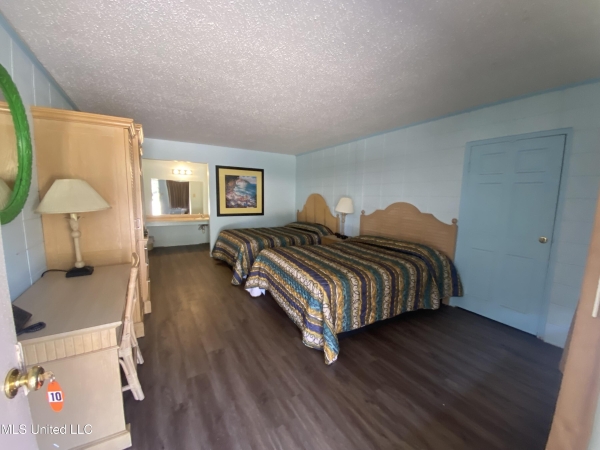 Listing Image #3 - Hotel for sale at 404 E Frontage Drive, Wiggins MS 39577