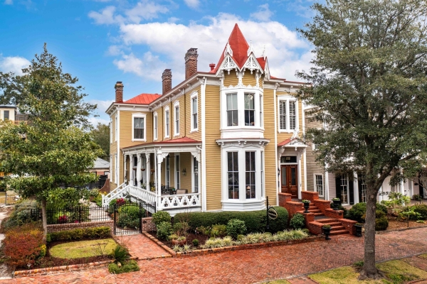 Listing Image #1 - Bed Breakfast for sale at 222 East Gwinnett Street, Savannah GA 31401