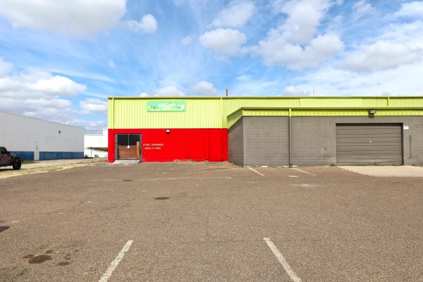 Listing Image #2 - Retail for sale at 5802 Mcpherson Rd, Laredo TX 78041