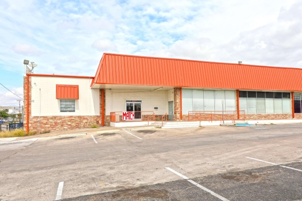 Listing Image #2 - Retail for sale at 820 Guadalupe St, Laredo TX 78040