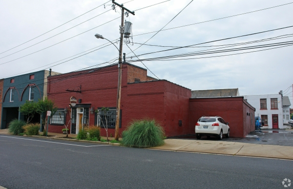 Listing Image #1 - Retail for sale at 520 Wolfe Street, Fredericksburg VA 22401