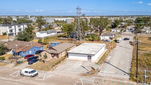 Listing Image #2 - Retail for sale at 3802 Hardy St, Houston TX 77009