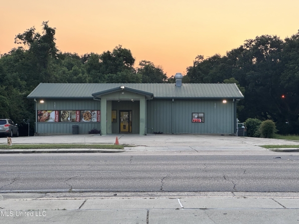 Listing Image #1 - Retail for sale at 4019 Main Street, Moss Point MS 39563