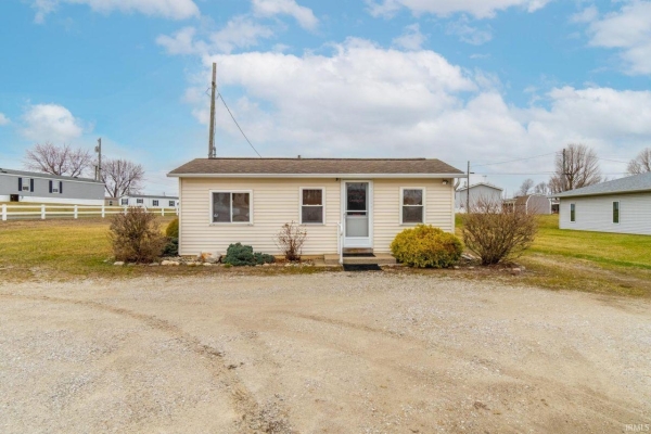 Listing Image #1 - Retail for sale at 914 S Detroit Street, Lagrange IN 46761