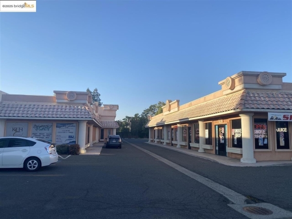 Listing Image #2 - Others for sale at 730 E F Street, Oakdale CA 95361