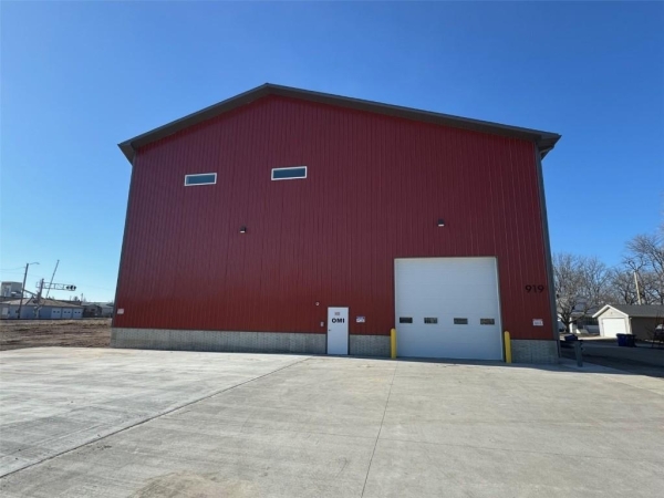 Listing Image #2 - Others for sale at 919 6th St Sw, Cedar Rapids IA 52404
