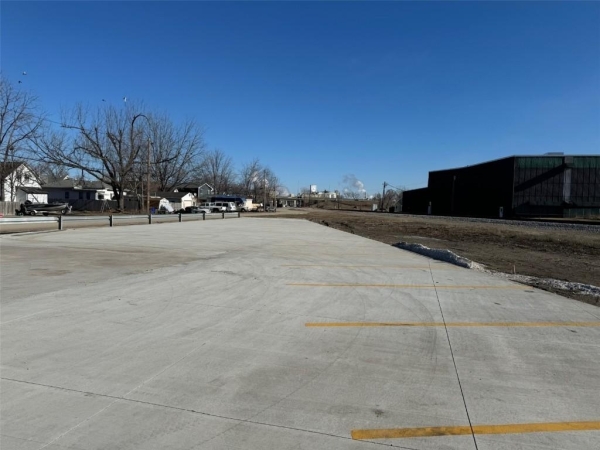 Listing Image #3 - Others for sale at 919 6th St Sw, Cedar Rapids IA 52404