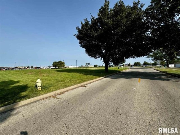 Listing Image #2 - Land for sale at 343 Home Boulevard, Galesburg IL 61401