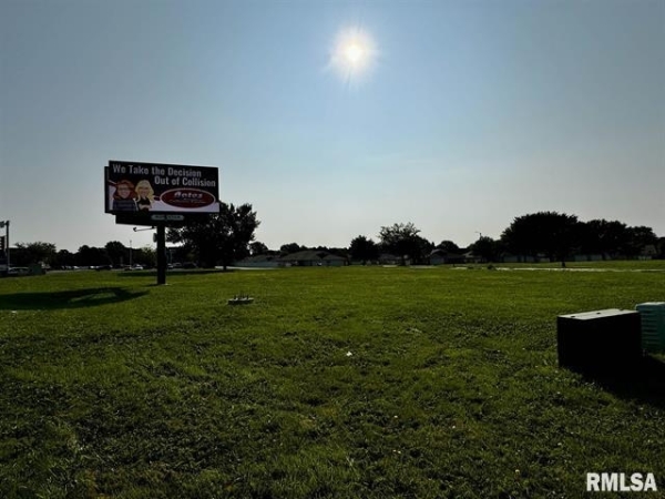 Listing Image #3 - Land for sale at 343 Home Boulevard, Galesburg IL 61401