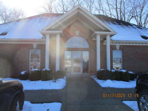 Listing Image #1 - Office for sale at 9163 North County Road 25A, Piqua OH 45356