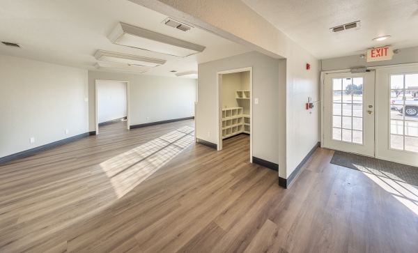 Listing Image #3 - Office for sale at 5220 75th Street, Lubbock TX 79424