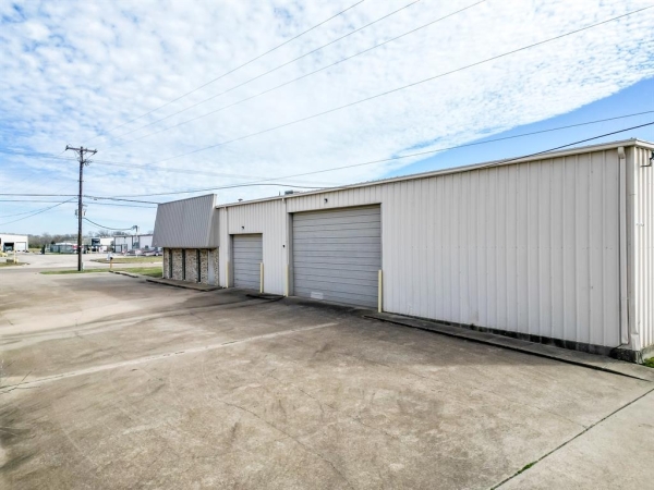 Listing Image #2 - Industrial for sale at 2313 N Preston Street, Ennis TX 75119