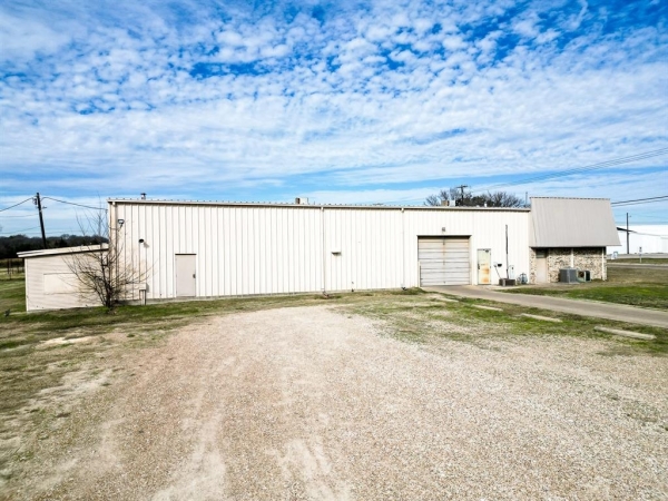 Listing Image #3 - Industrial for sale at 2313 N Preston Street, Ennis TX 75119