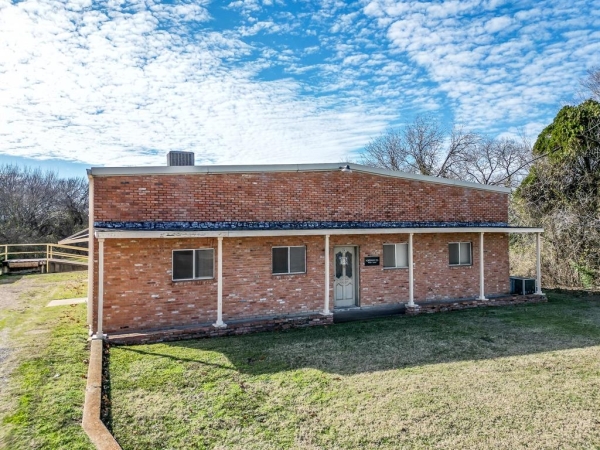 Listing Image #2 - Industrial for sale at 2415 N Preston Street, Ennis TX 75119