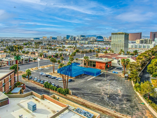 Listing Image #2 - Retail for sale at 1140 E Desert Inn Rd, Las Vegas NV 89109