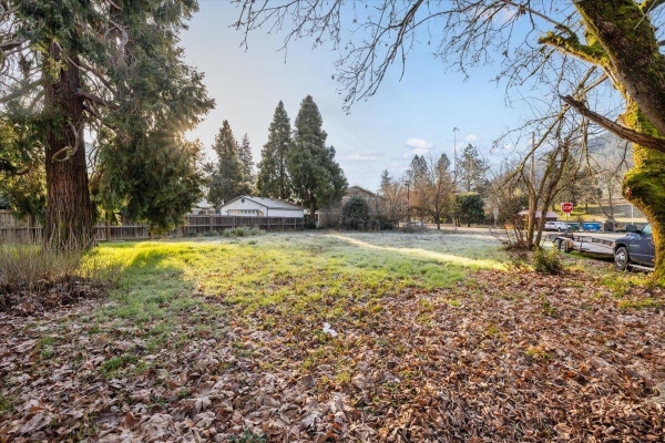 Listing Image #3 - Land for sale at 202 Arbor Street, Rogue River OR 97537