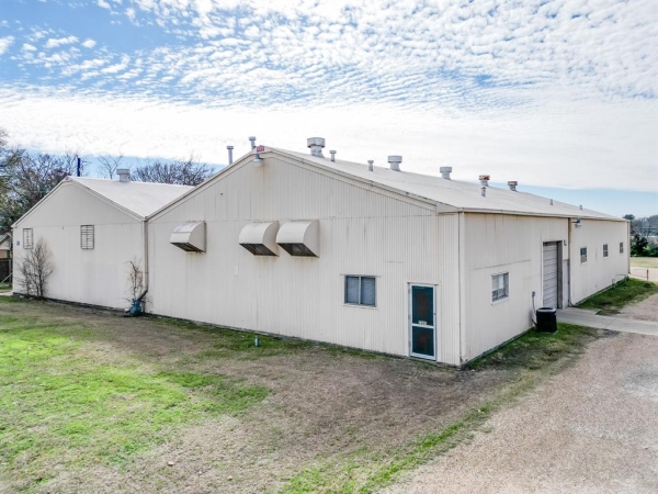 Listing Image #2 - Industrial for sale at 2309 & 2313 N Preston Street, Ennis TX 75119