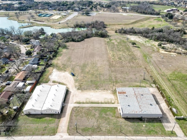 Listing Image #3 - Industrial for sale at 2309 & 2313 N Preston Street, Ennis TX 75119
